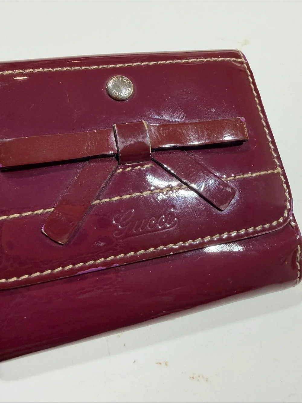 GUCCI Patent Leather Bow Accent Compact Wallet - Burgundy - Picture 3 of 8